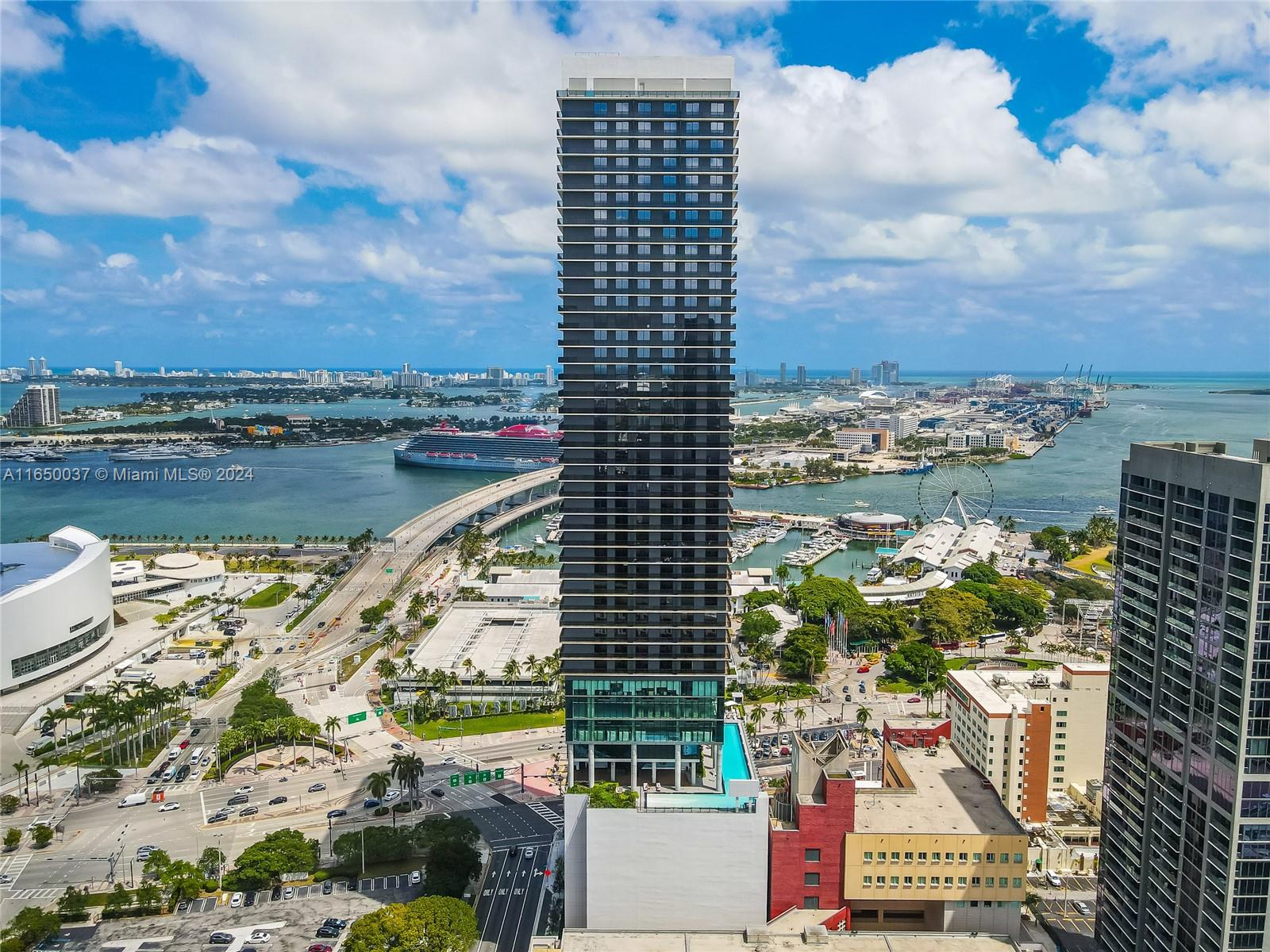 Experience luxury living at The Elser with this exquisite 1B/2B on the 24th floor. Fully furnished with sleek modern
furniture and a flat-screen TV. Enjoy the comfort of a king-size bed & pull-out couch, providing ample space for
guests, a smart thermostat, and smart keyless entry. Breathtaking views of downtown Miami and Biscayne Bay
from your unit, boasting high ceilings and designer touches throughout. The condo boasts luxurious amenities,
including 24/7 Concierge,a wrap-around pool, a two-story gym, valet parking, sky lounge and grilling terrace and
more. The Elser Hotel and Residences offers a prime location that grants effortless access to the Kaseya Center,
Bayside Marketplace, major roadways, Port of Miami, public parks, and transportation options.