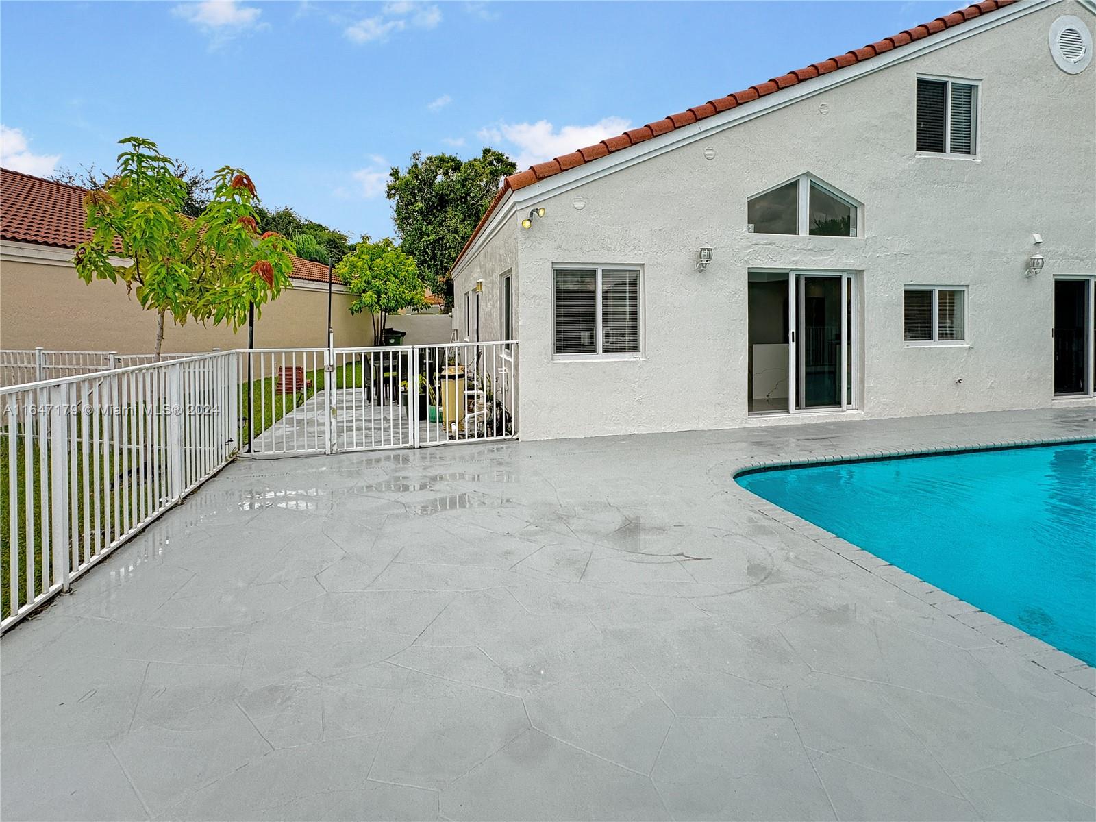 1444 Harbour Side Dr, Weston, Florida image 27