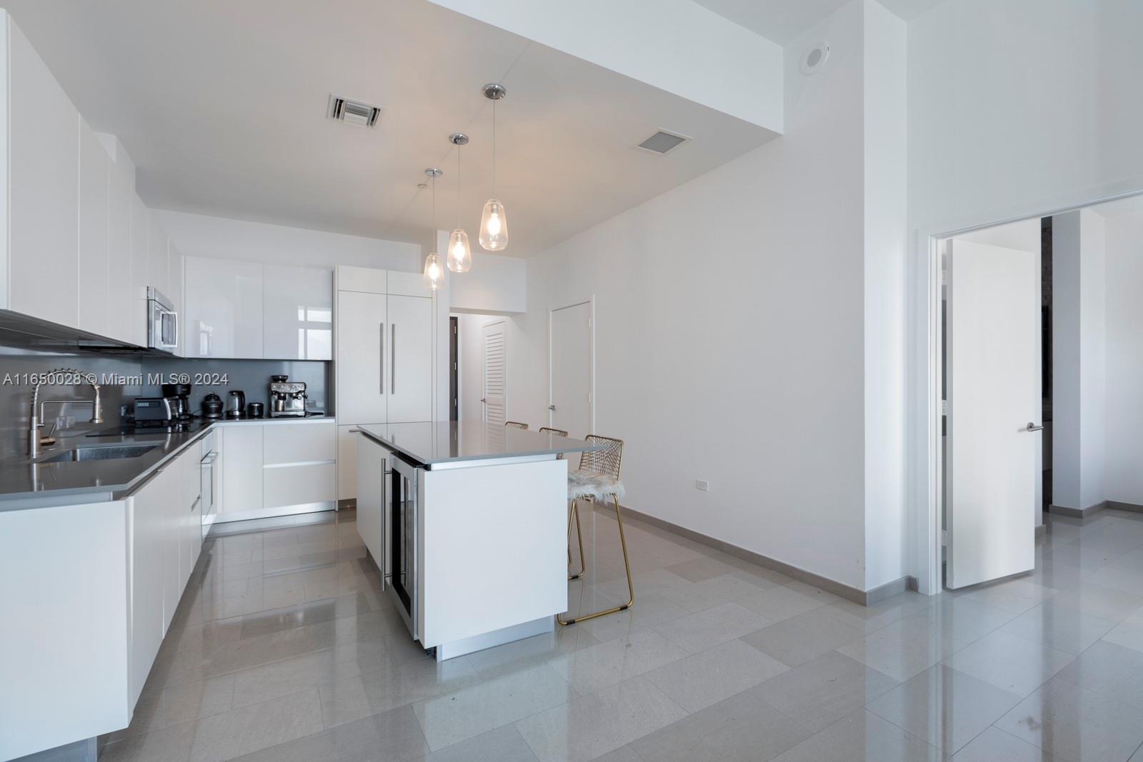 88 SW 7th St #4106, Miami FL 33130