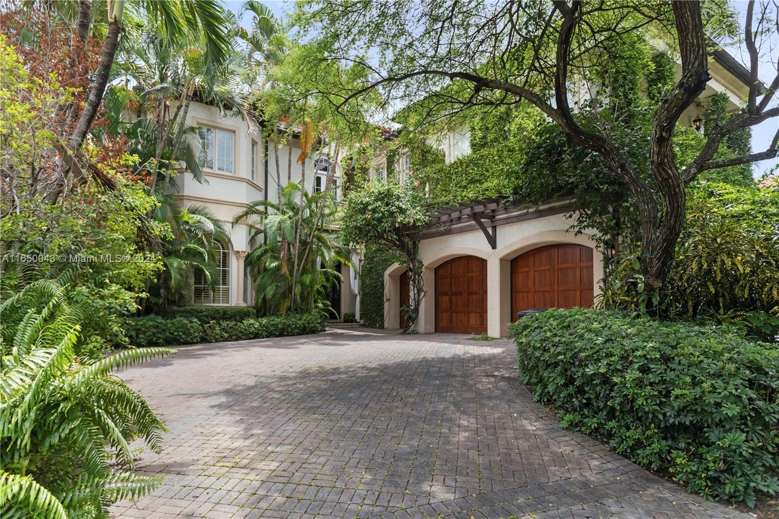 6915 Valencia Dr, Fisher Island, Florida image 2