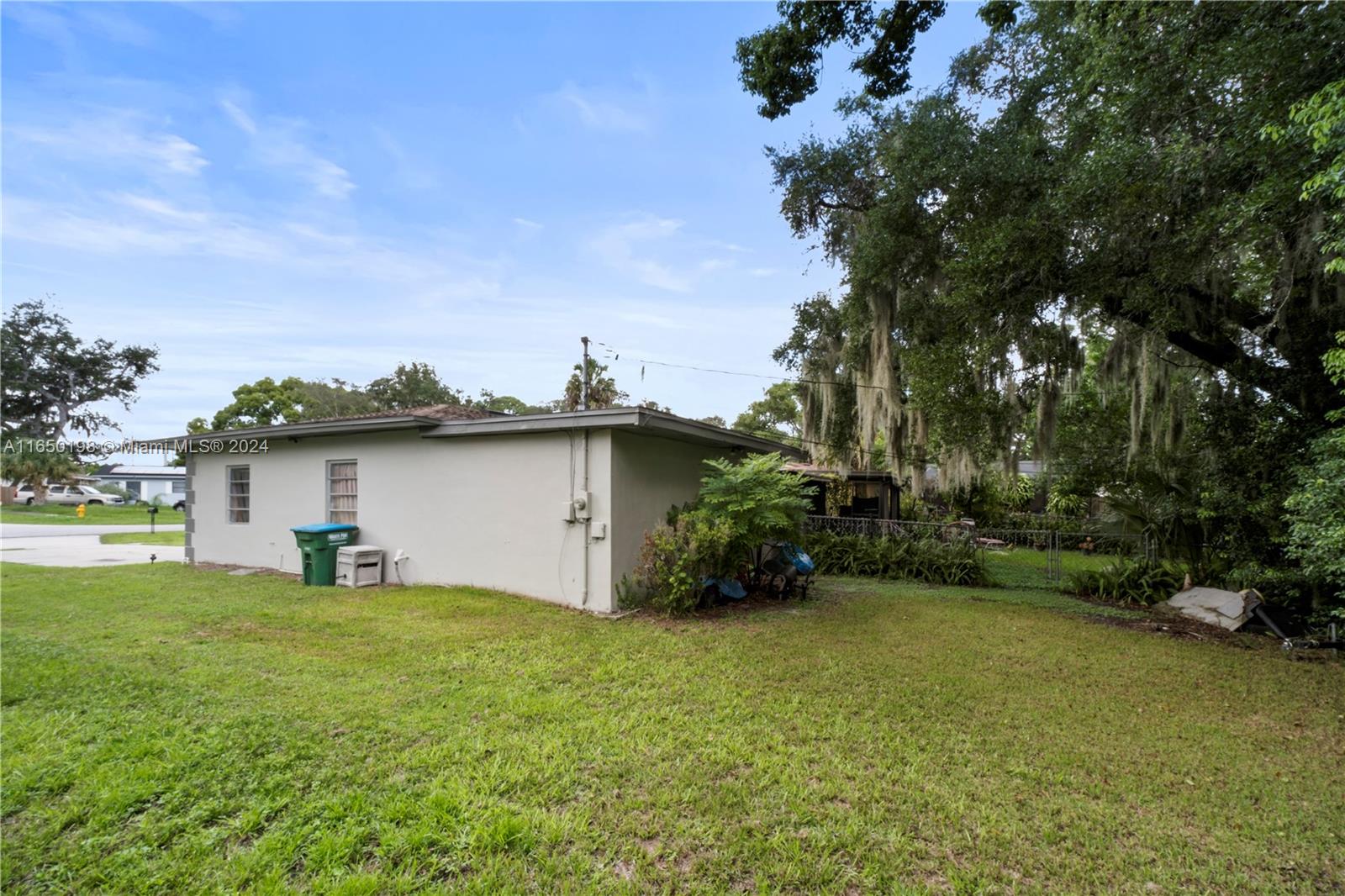 1277 Fountainhead Dr, Deltona, Florida image 2