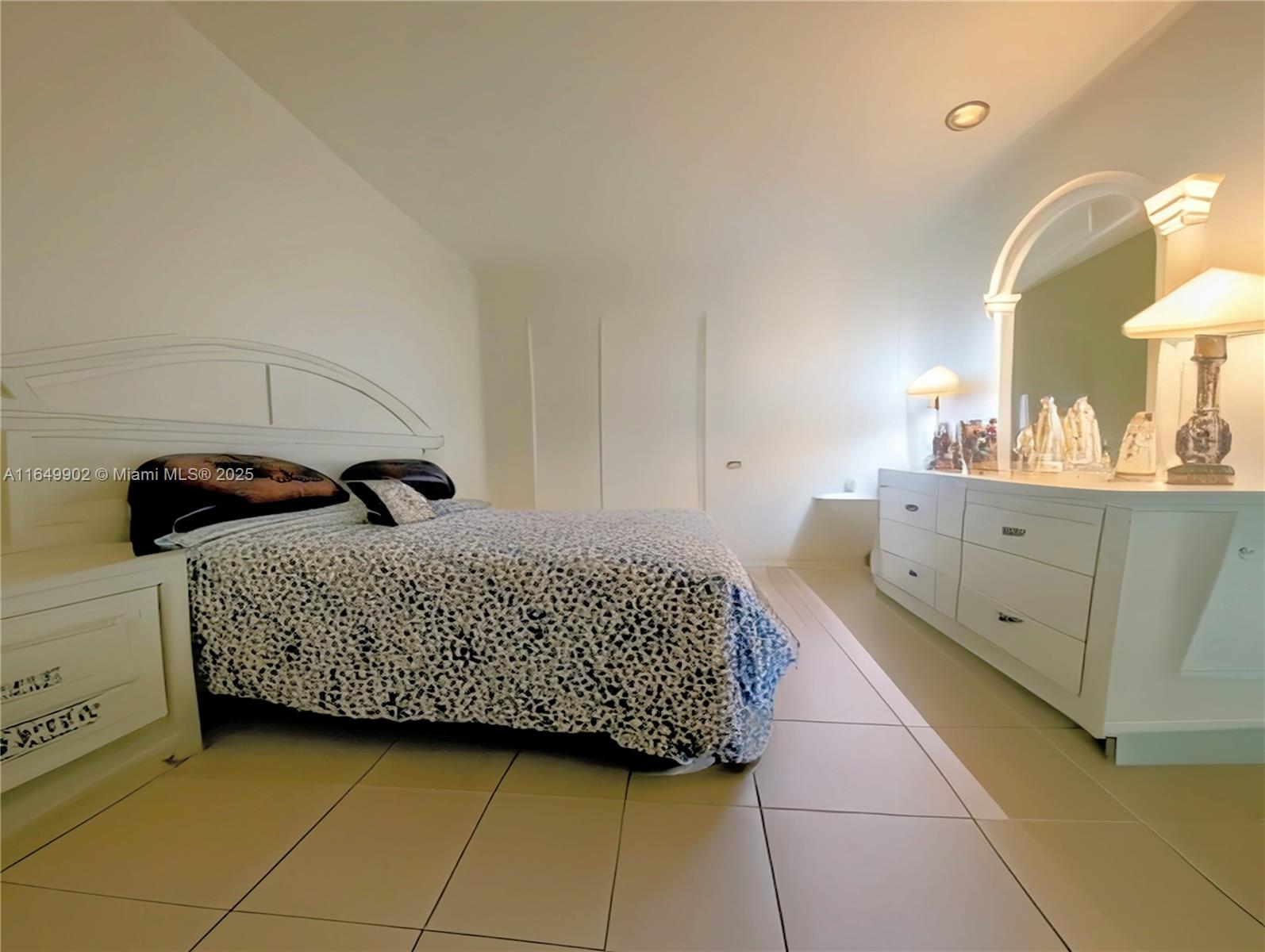 10185 Collins Ave #609, Bal Harbour, Florida image 9
