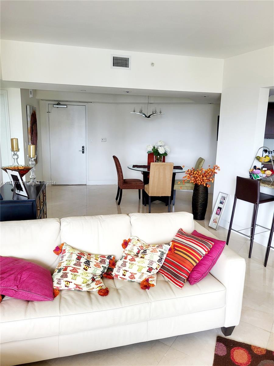 19900 E Country Club Dr #1207, Aventura, Florida image 3
