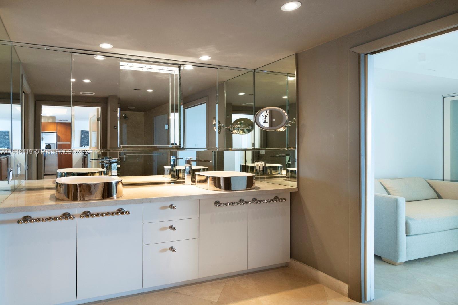 10 Venetian Way #2102, Miami Beach FL 33139