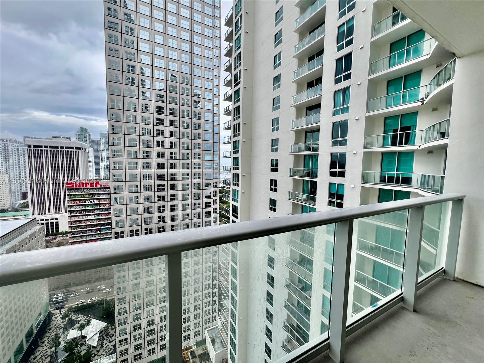 300 S Biscayne Blvd #2703, Miami FL 33131
