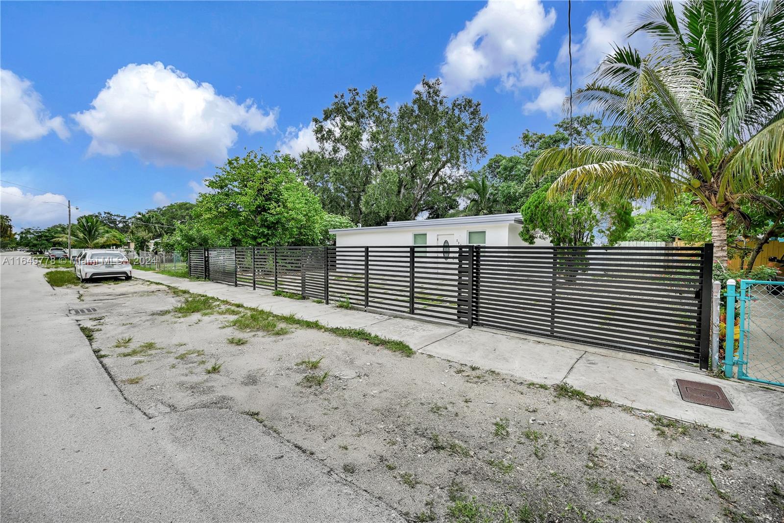 2270 NW 153rd St, Miami Gardens, Florida image 2