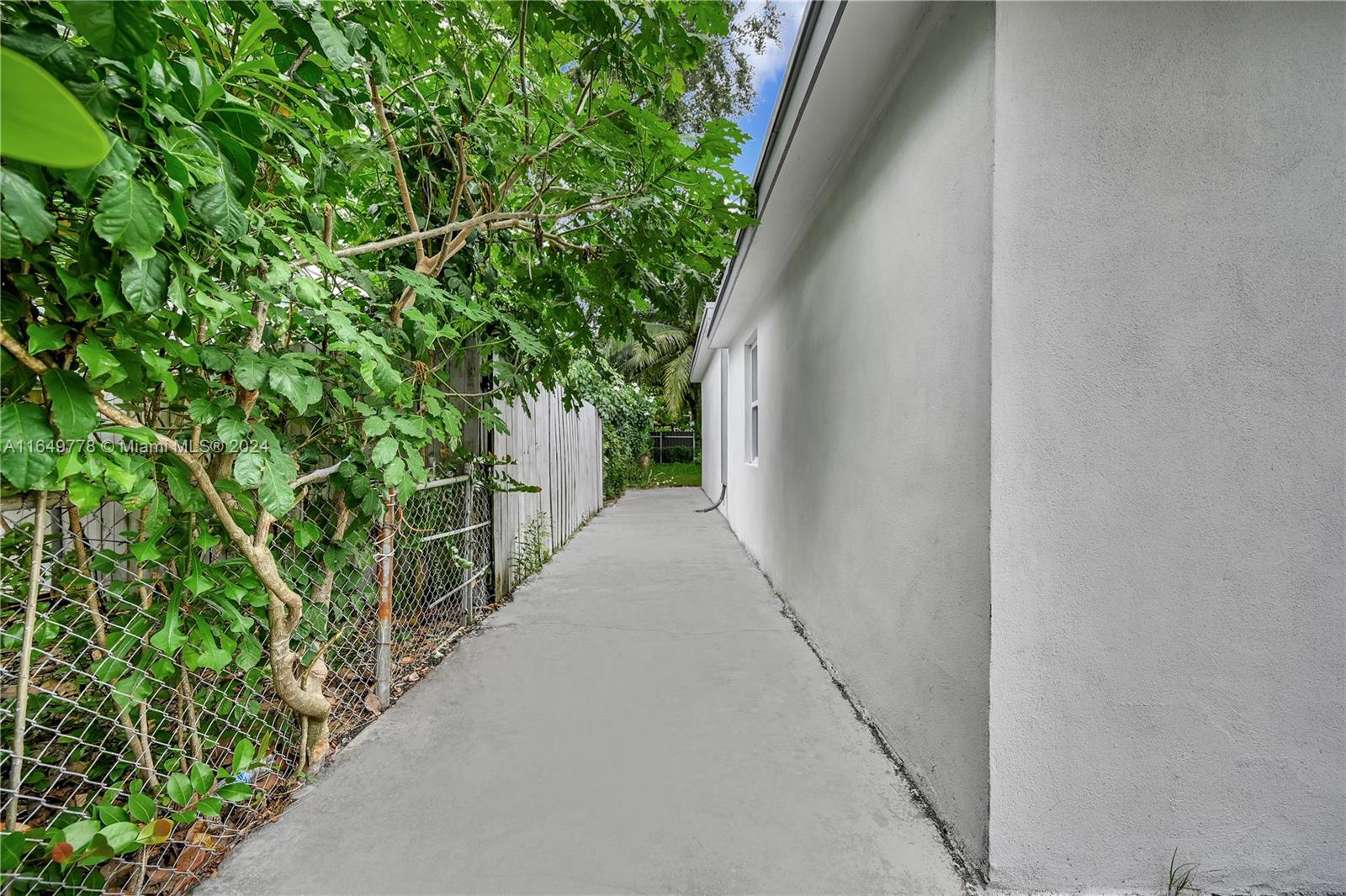 2270 NW 153rd St, Miami Gardens, Florida image 3