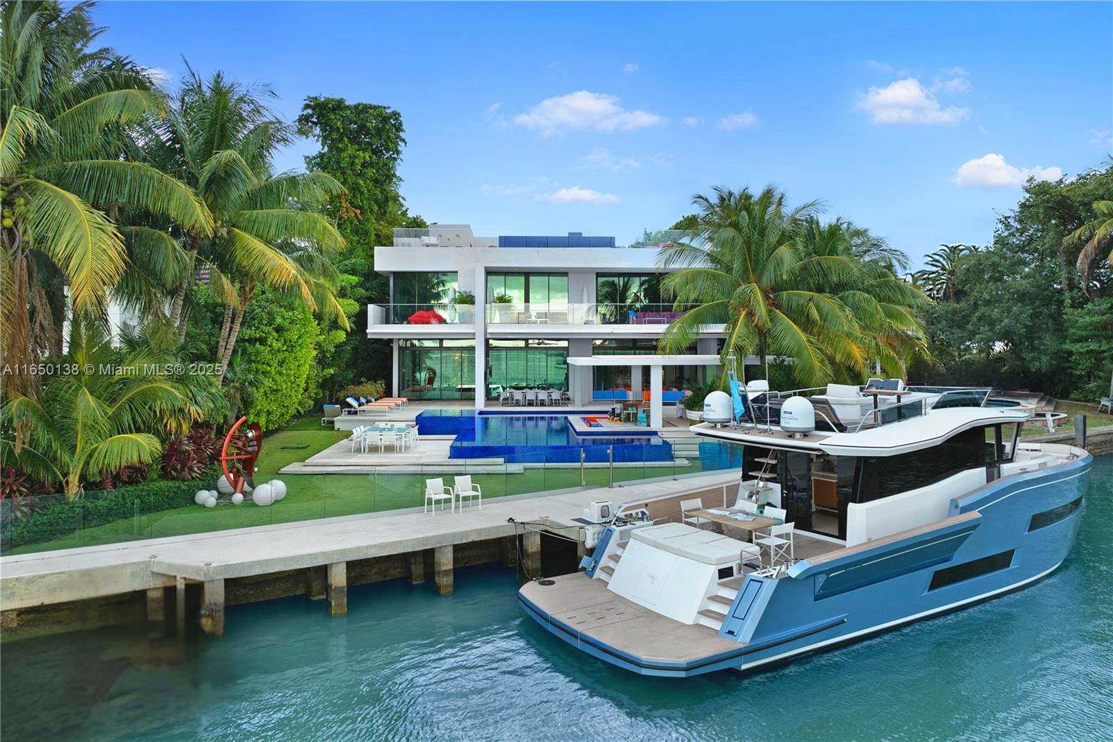 Photo of 5004 N Bay Rd
