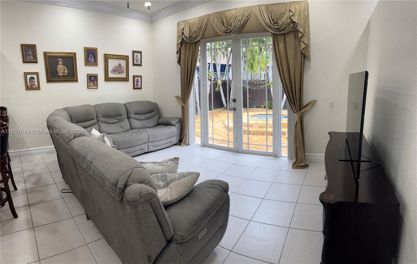 8792 NW 167th St, Miami Lakes, Florida image 7