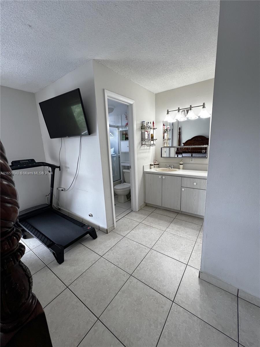 1480 W 46th St #325, Hialeah, Florida image 38