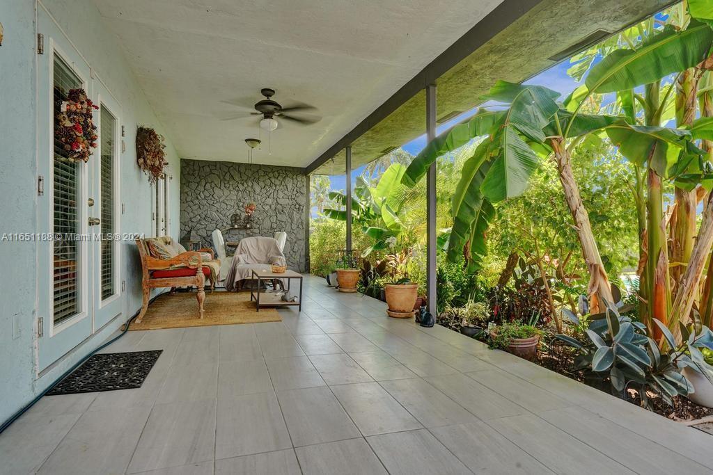 218 SE 2nd St, Dania Beach, Florida image 27