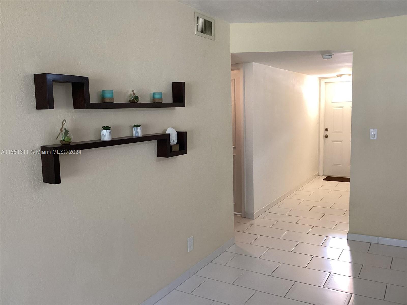 611 S Hollybrook Dr #102, Pembroke Pines, Florida image 7