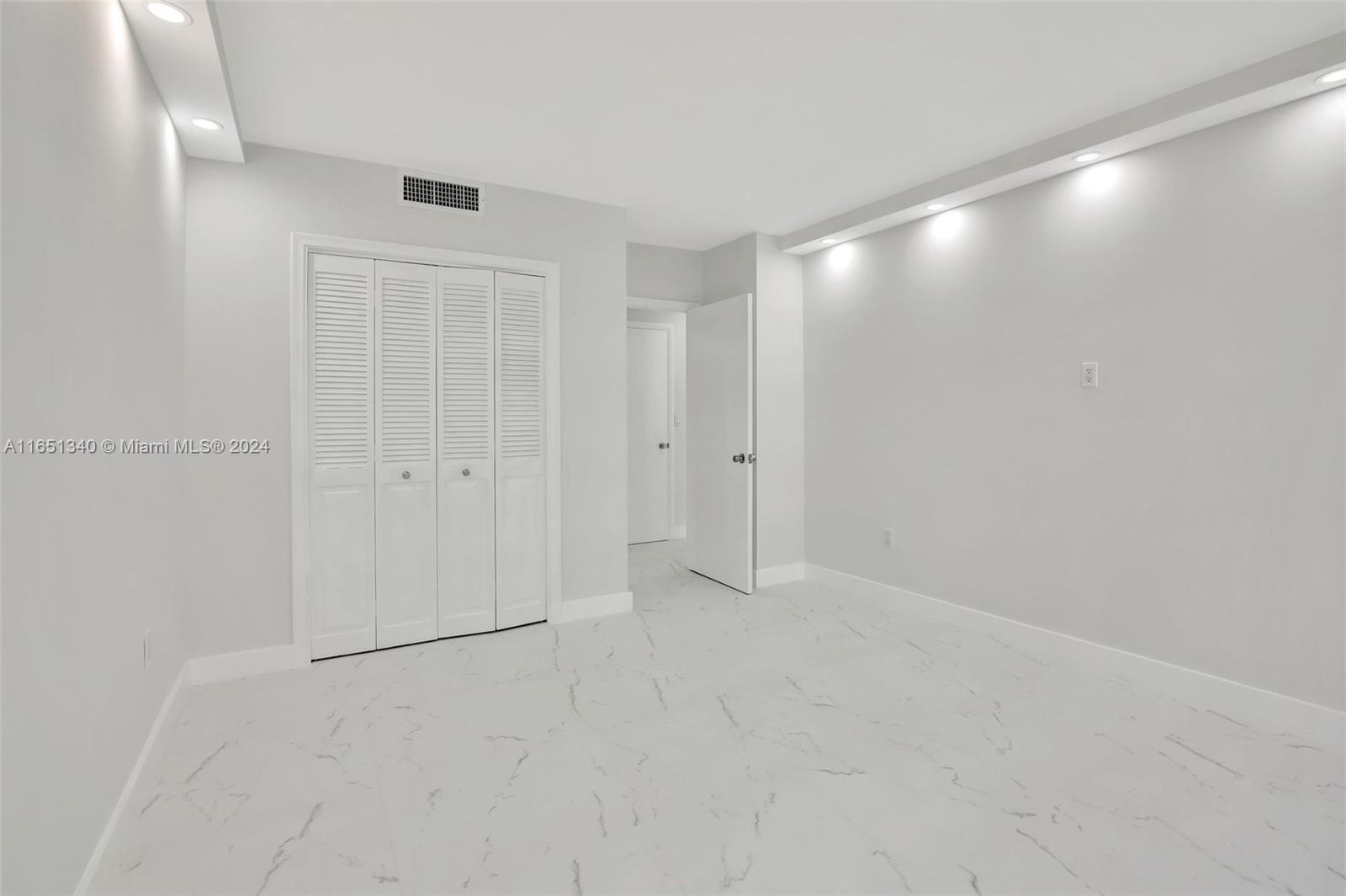 9801 Collins Ave #15X-REMODELED, Bal Harbour, Florida image 34