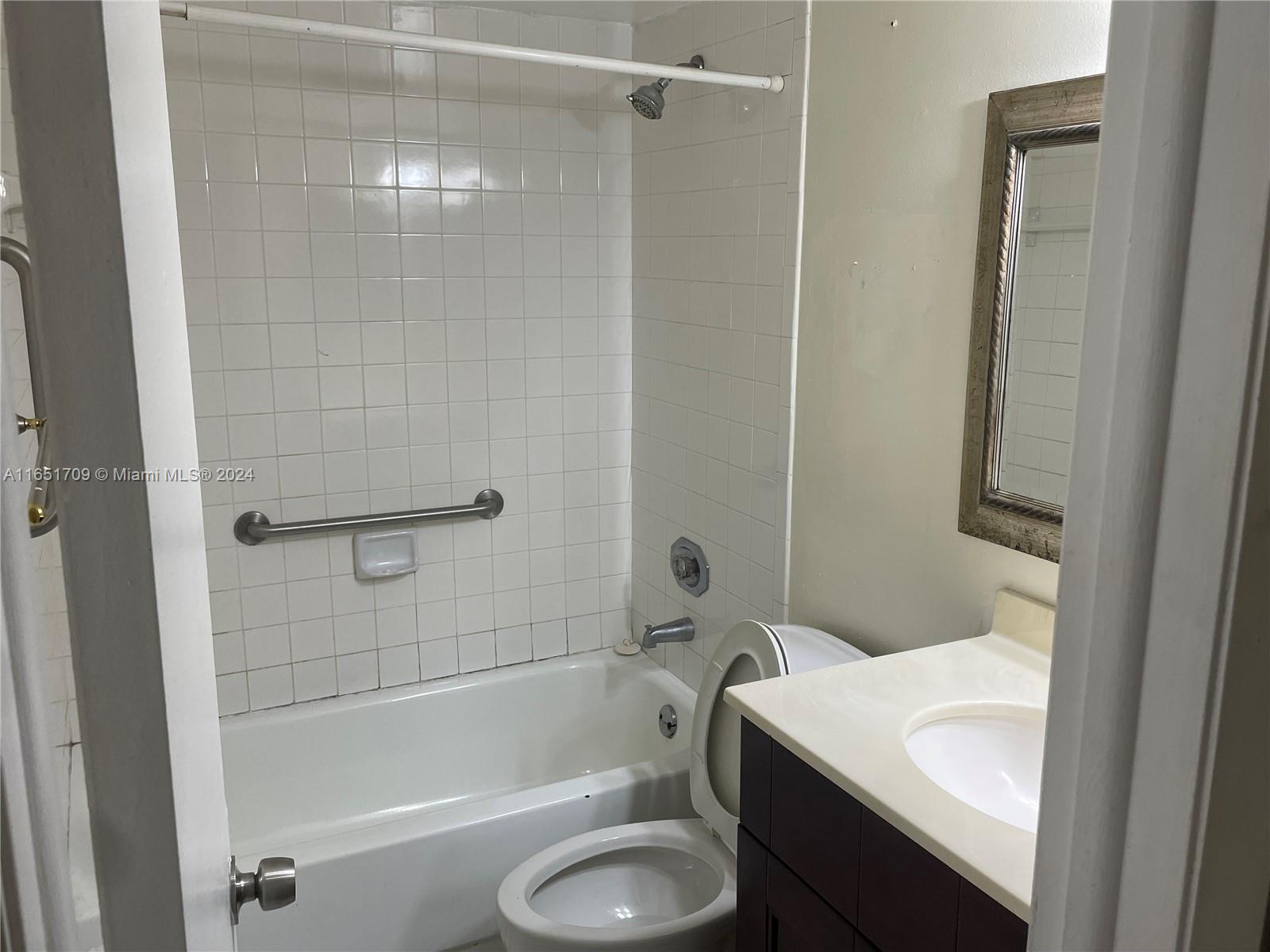 3252 Foxcroft Rd #206, Miramar, Florida image 8