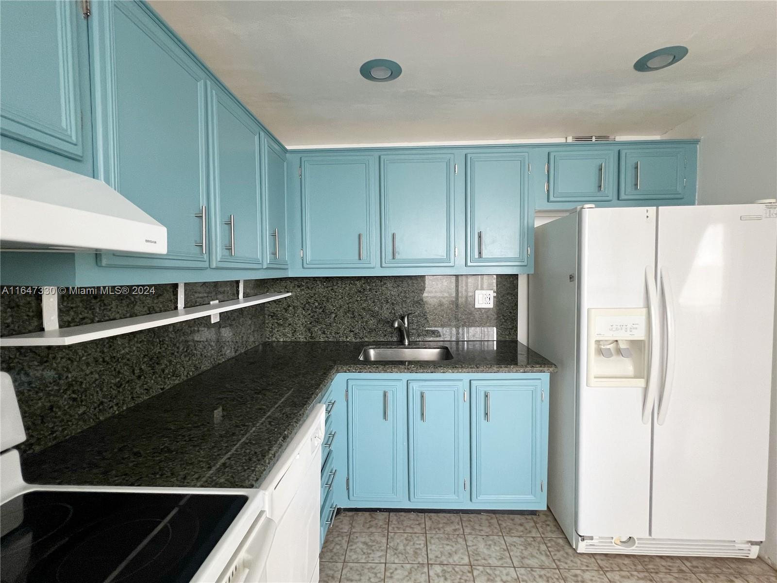 671 NE 195th St #425-E, Miami, Florida image 6