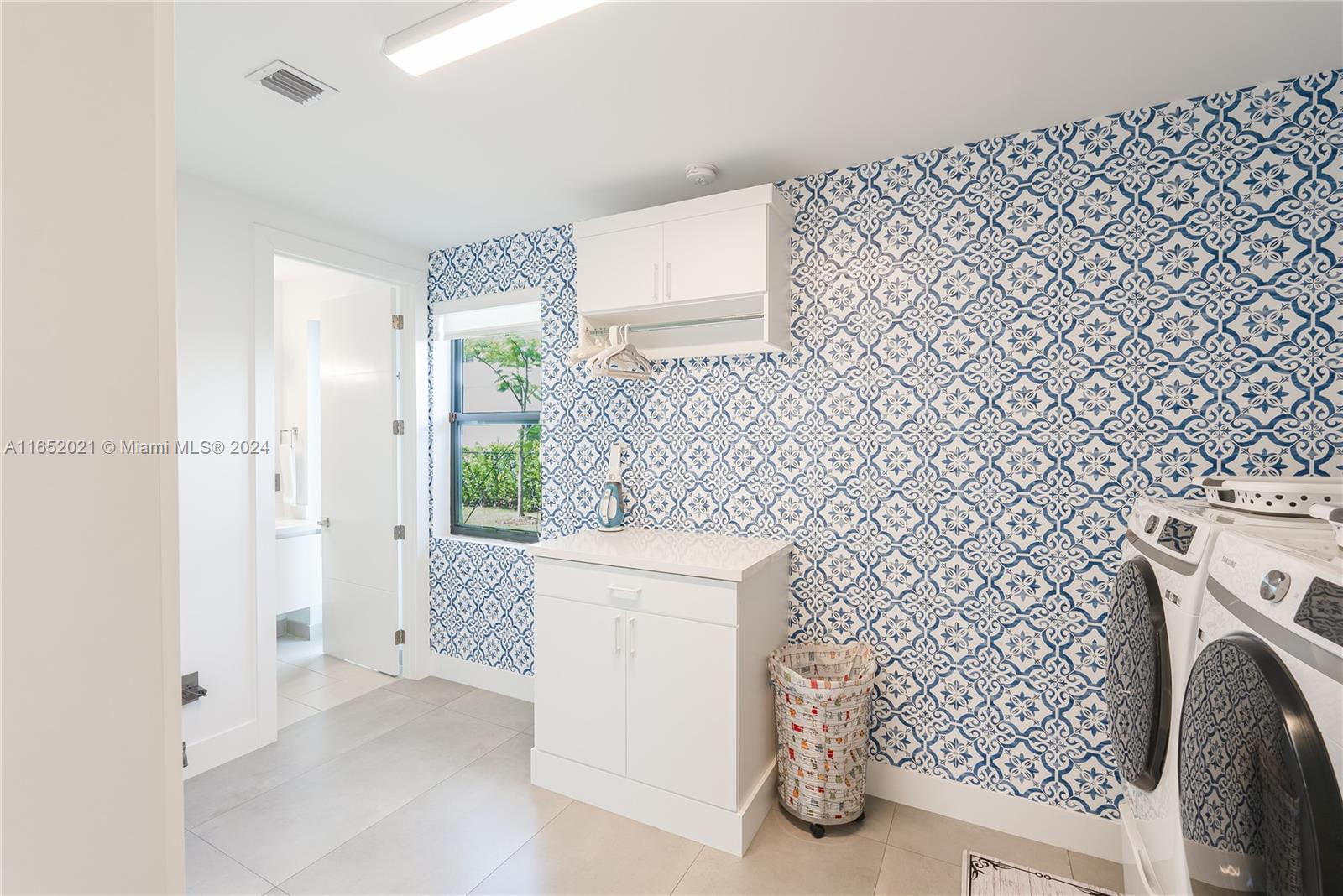 Residential, Weston, Florida image 23