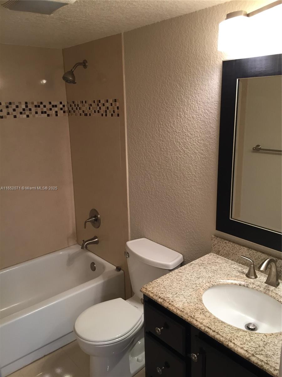 1028 Twin Lakes Dr #21-C, Coral Springs, Florida image 7