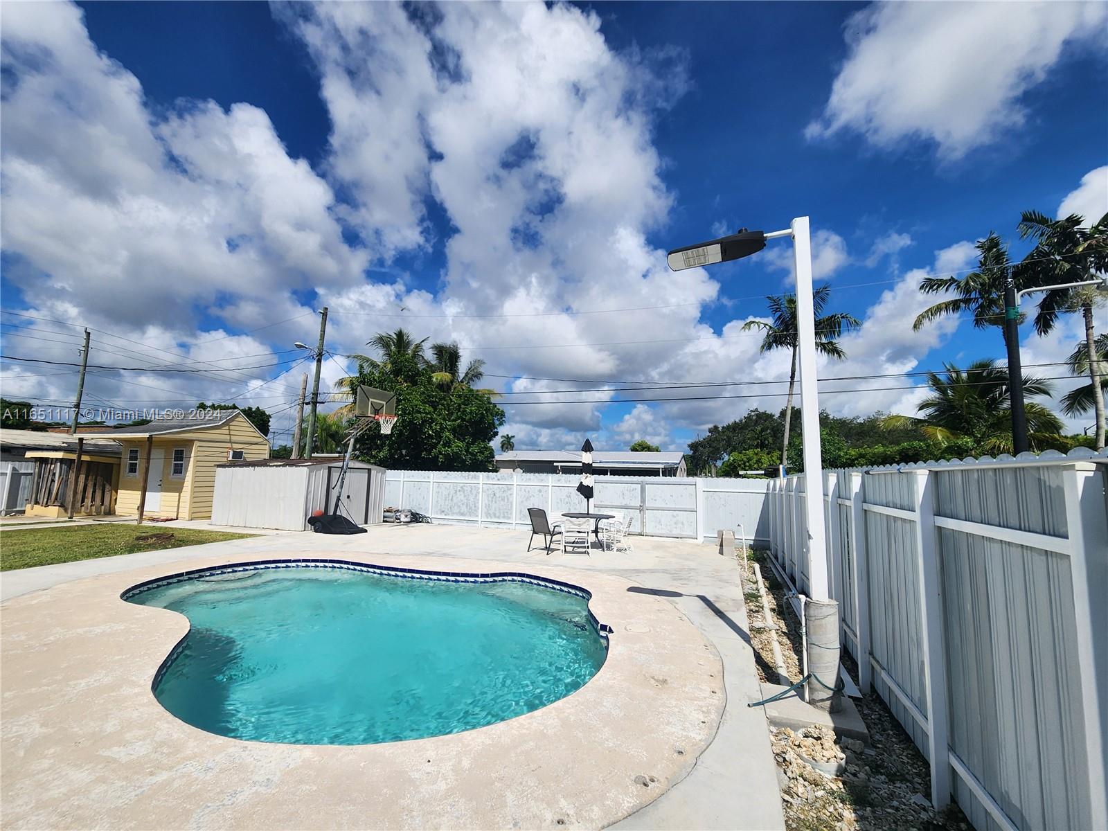 1025 NE 13th Ave, Homestead, Florida image 11
