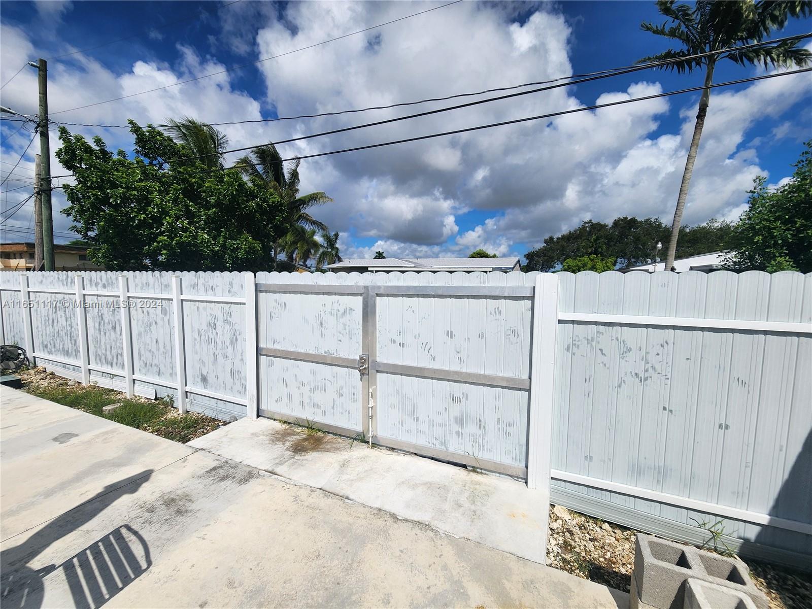 1025 NE 13th Ave, Homestead, Florida image 17