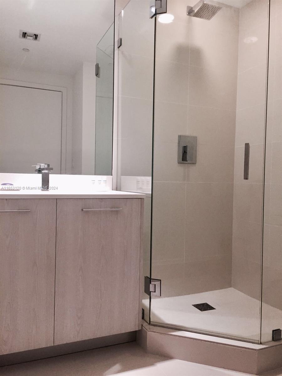 55 SW 9th St #2905, Miami FL 33130