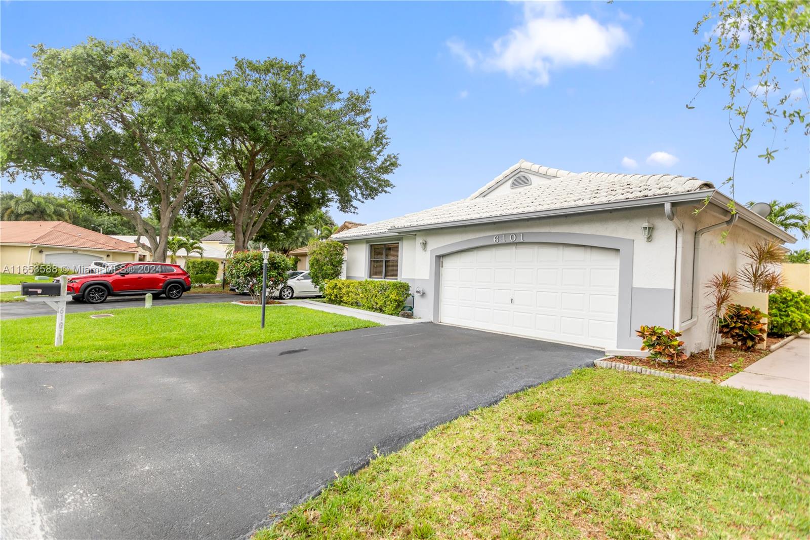 6101 Swinden Ln, Davie, Florida image 1