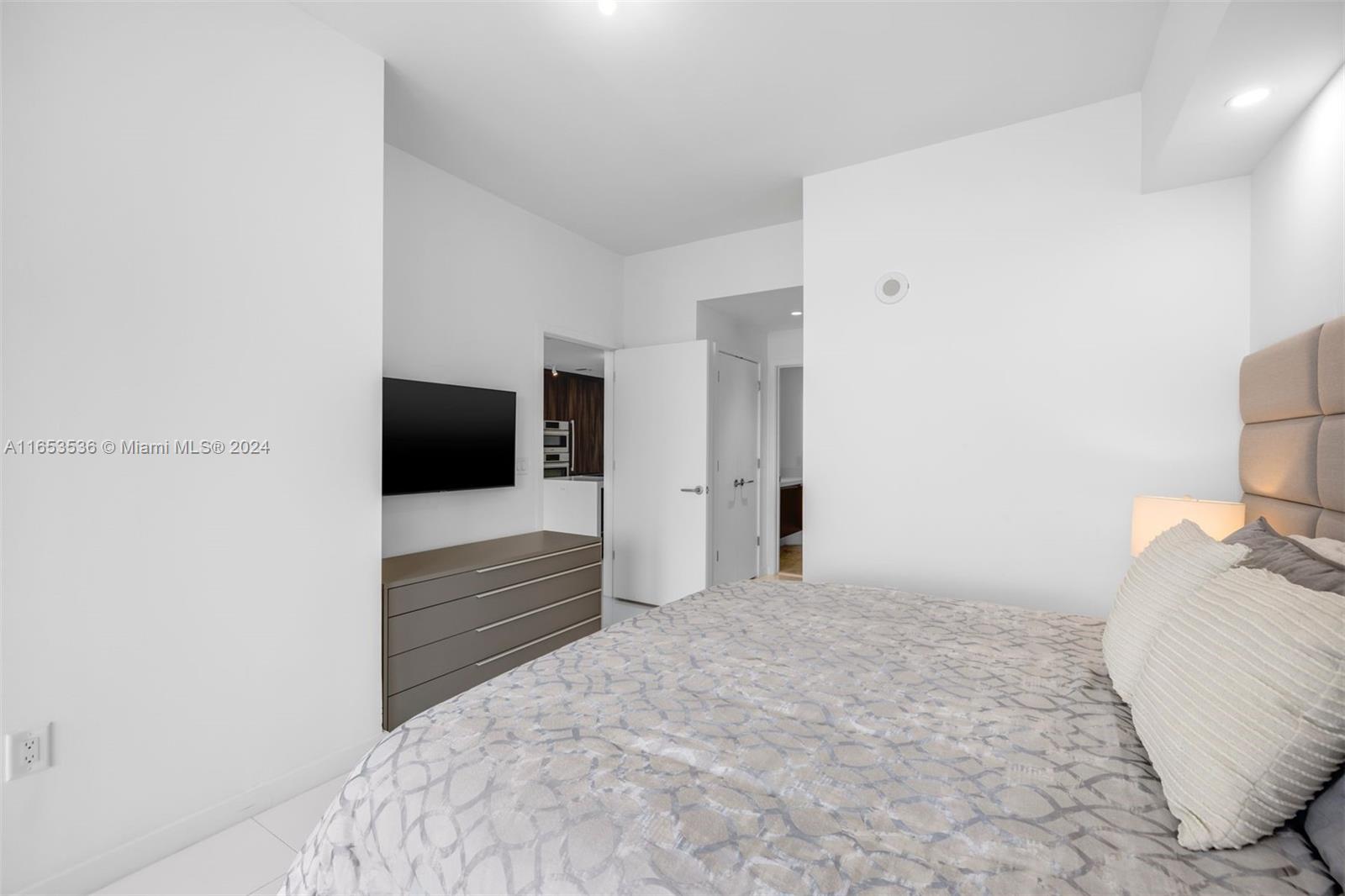 851 NE 1st Ave #1008, Miami FL 33132