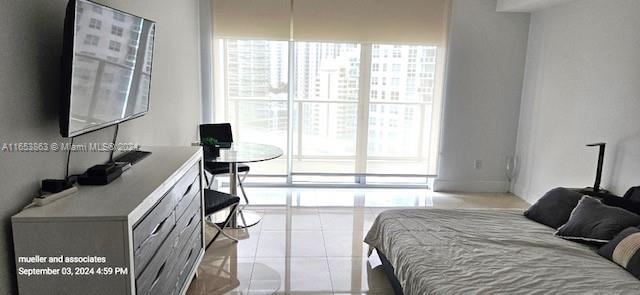 Reduced Price! Beautiful studio in the heart of the Brickell District area! Do not miss this opportunity! Modern, furnished unit ready for you! Washer and Dryer inside the unit, one (1) COVERED PARKING SPACE INCLUDED! ALSO, basic cable and basic internet/Wi-Fi included.  Brickell House is one of the best buildings in the area! Valet service, state of the art gym, BB-Q, spa, sky deck pool with amazing views of Biscayne Bay. And the best restaurants like La Petite Maison and Osaka just steps away from the building. Brickell City Center and Mary Brickell Village just a few blocks away. Owner is motivated! This unit won’t last! Call LA to schedule your appointment.