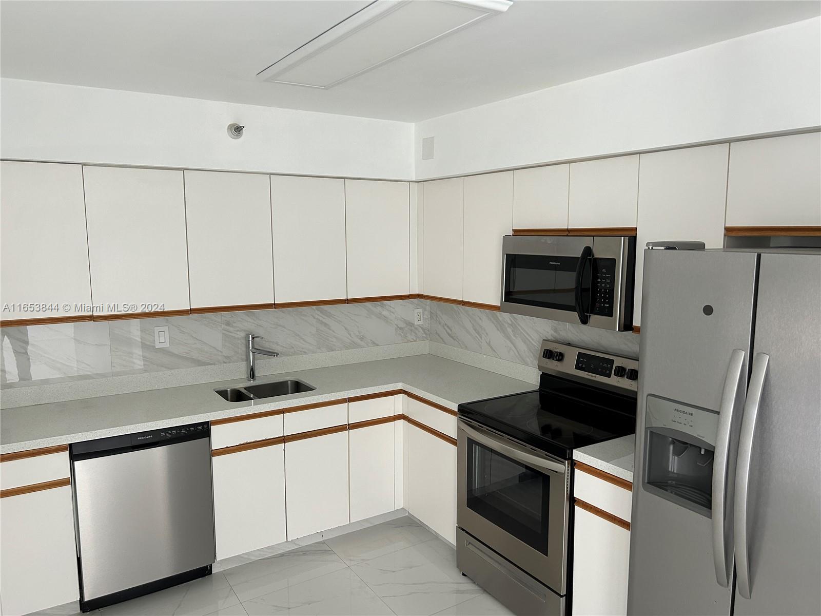 3530 Mystic Pointe Dr #813, Aventura FL 33180