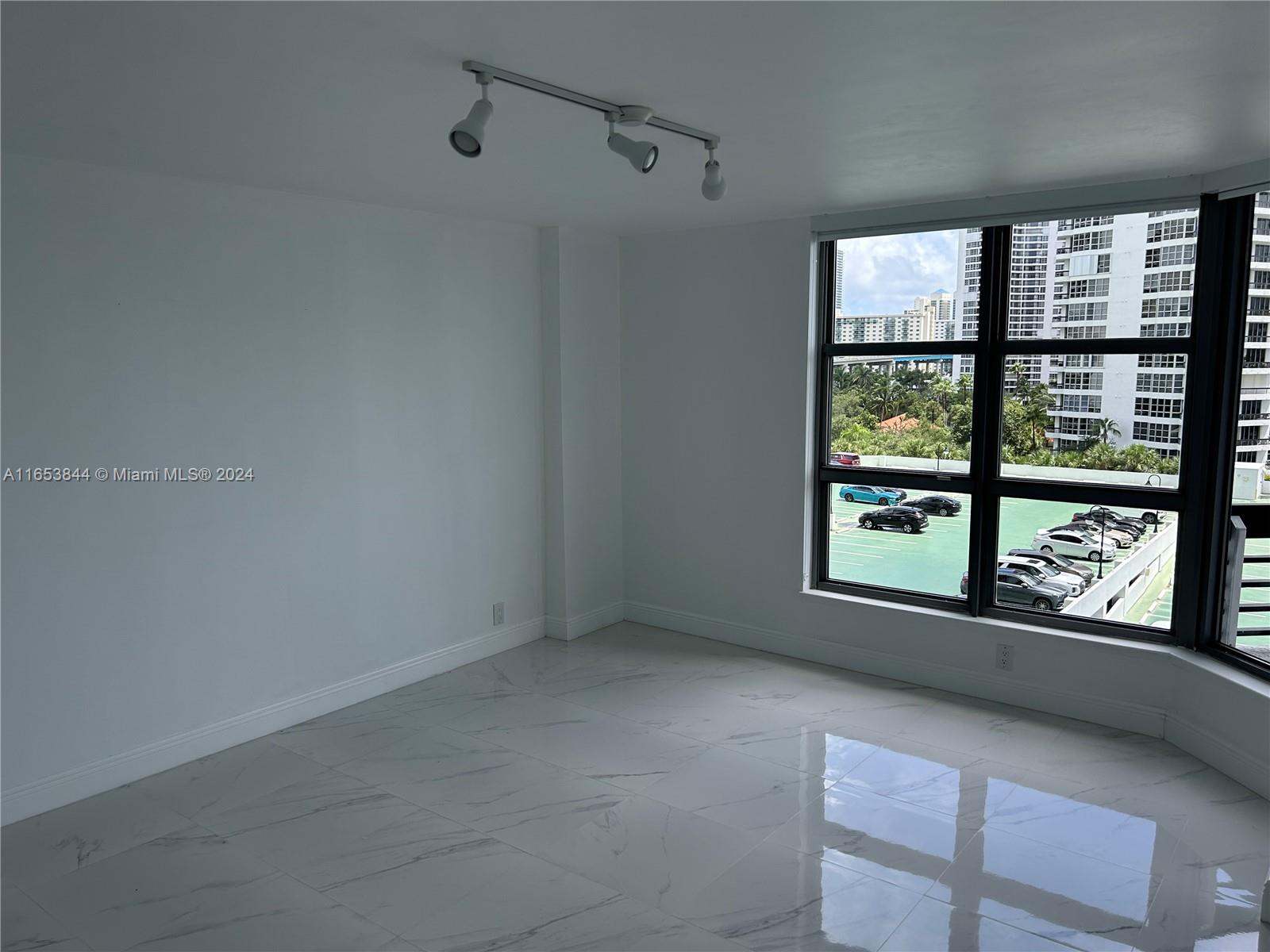 3530 Mystic Pointe Dr #813, Aventura FL 33180