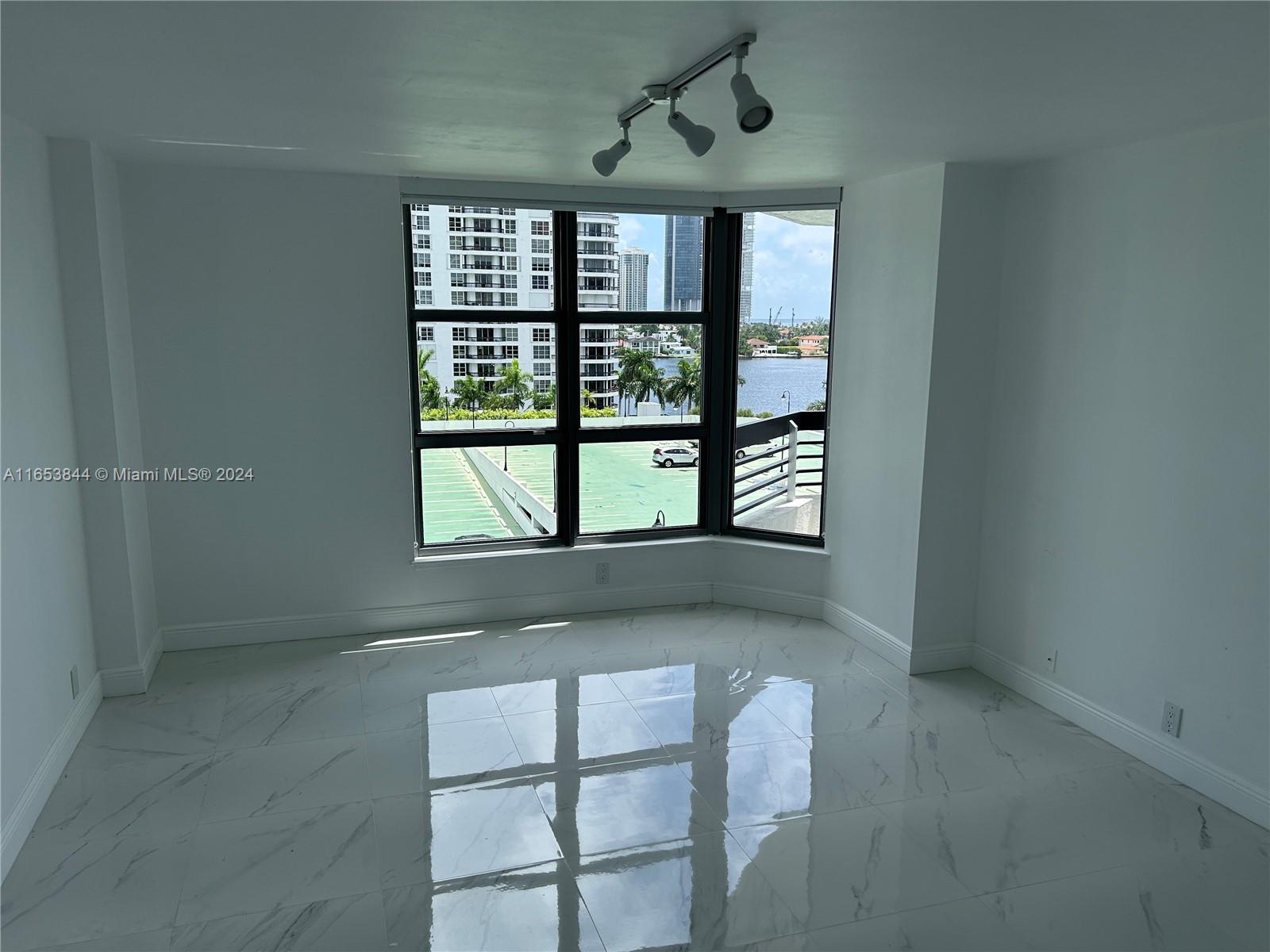 3530 Mystic Pointe Dr #813, Aventura FL 33180