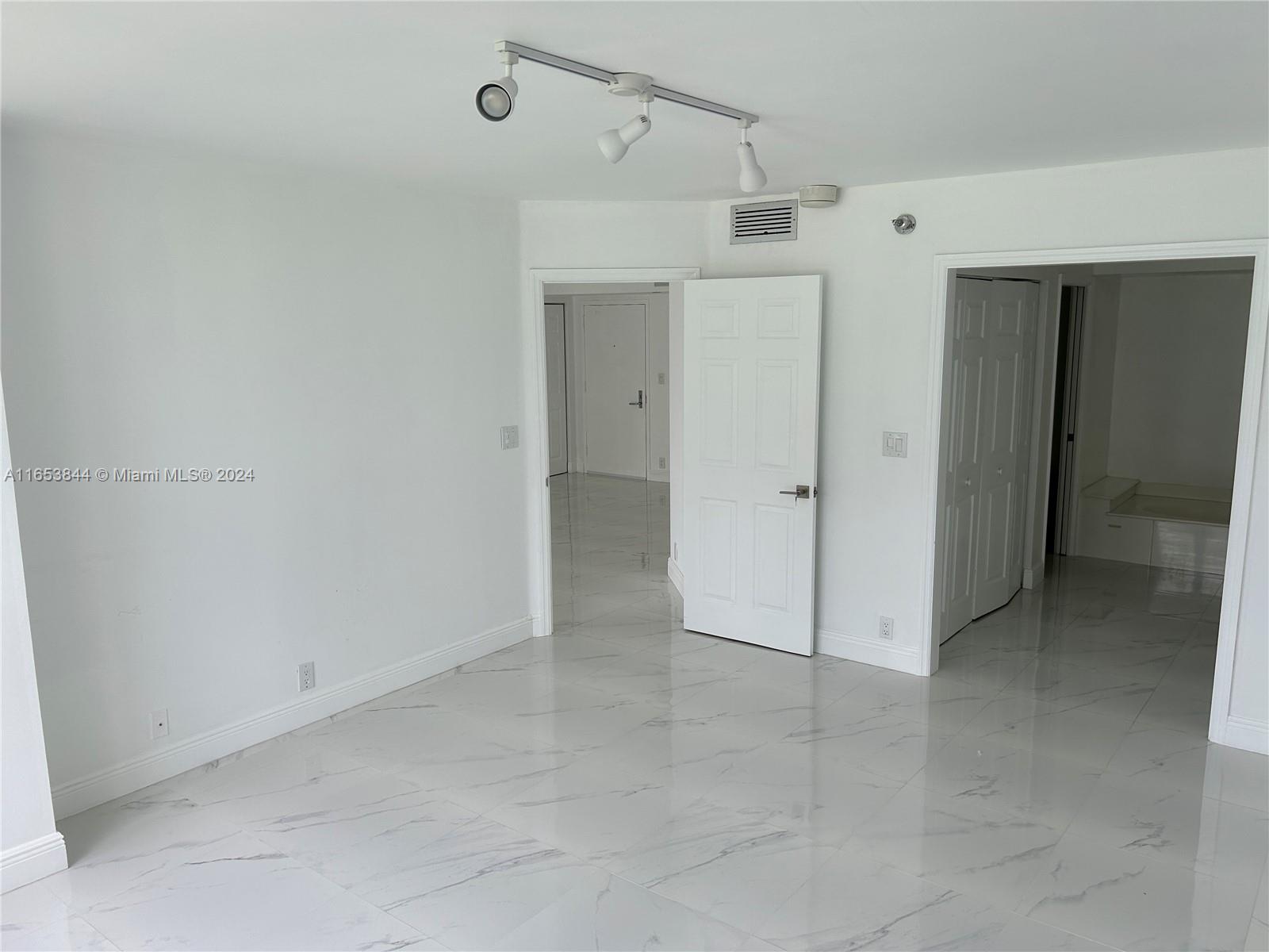 3530 Mystic Pointe Dr #813, Aventura FL 33180
