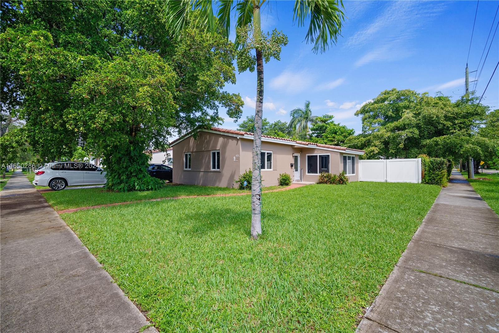 925 NE 4th St, Hallandale Beach, Florida image 17