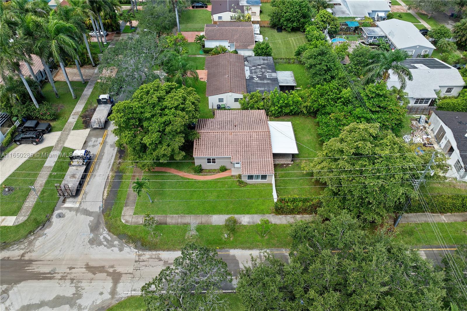 925 NE 4th St, Hallandale Beach, Florida image 25