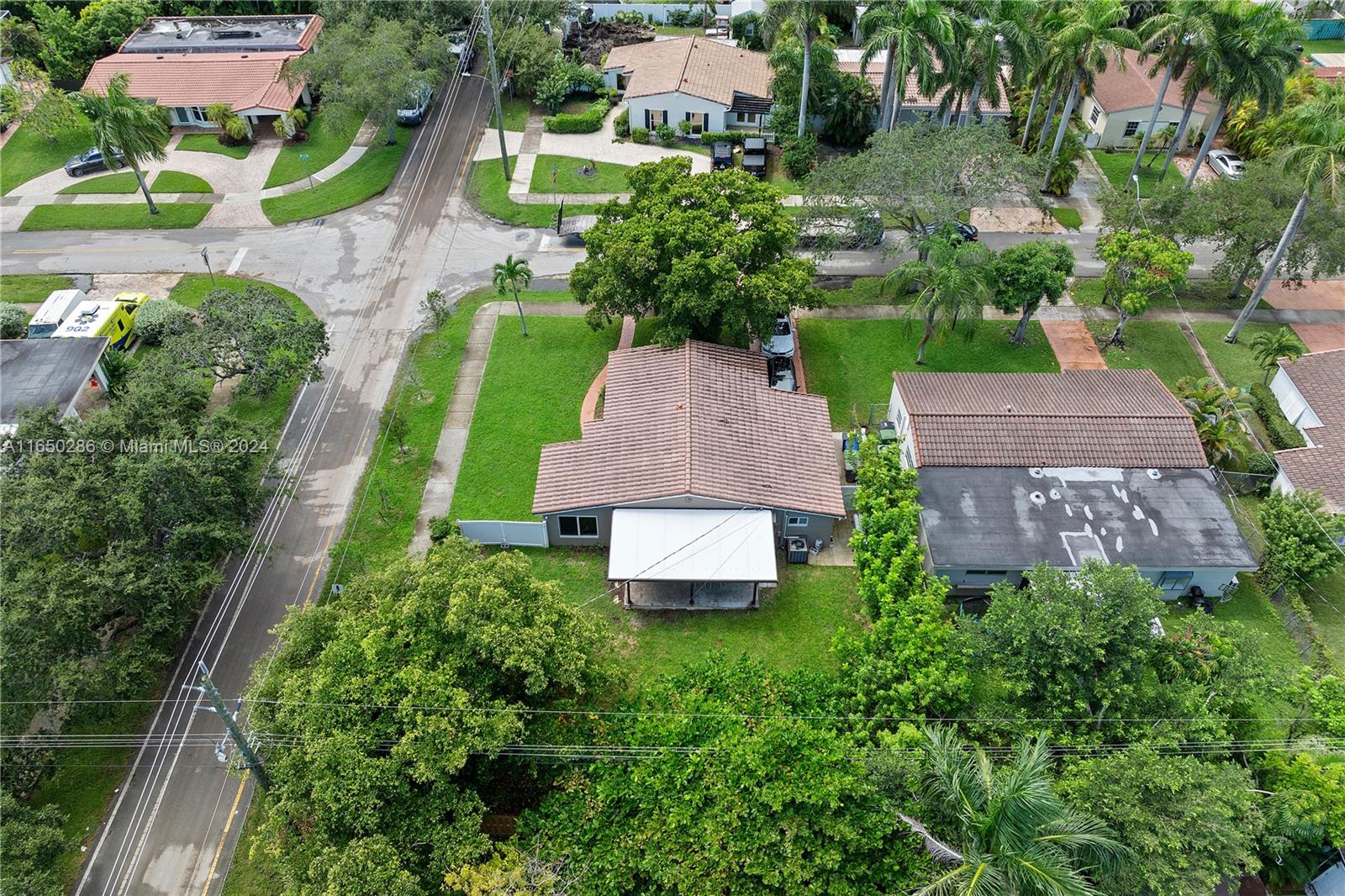 925 NE 4th St, Hallandale Beach, Florida image 26