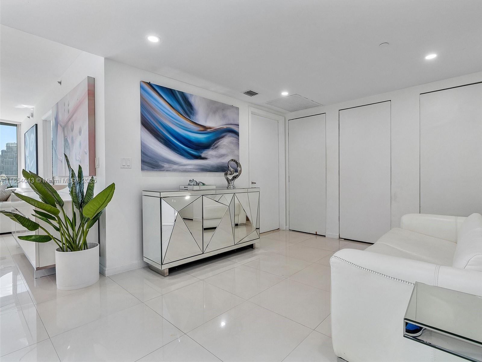 495 Brickell Ave #BAY707, Miami FL 33131