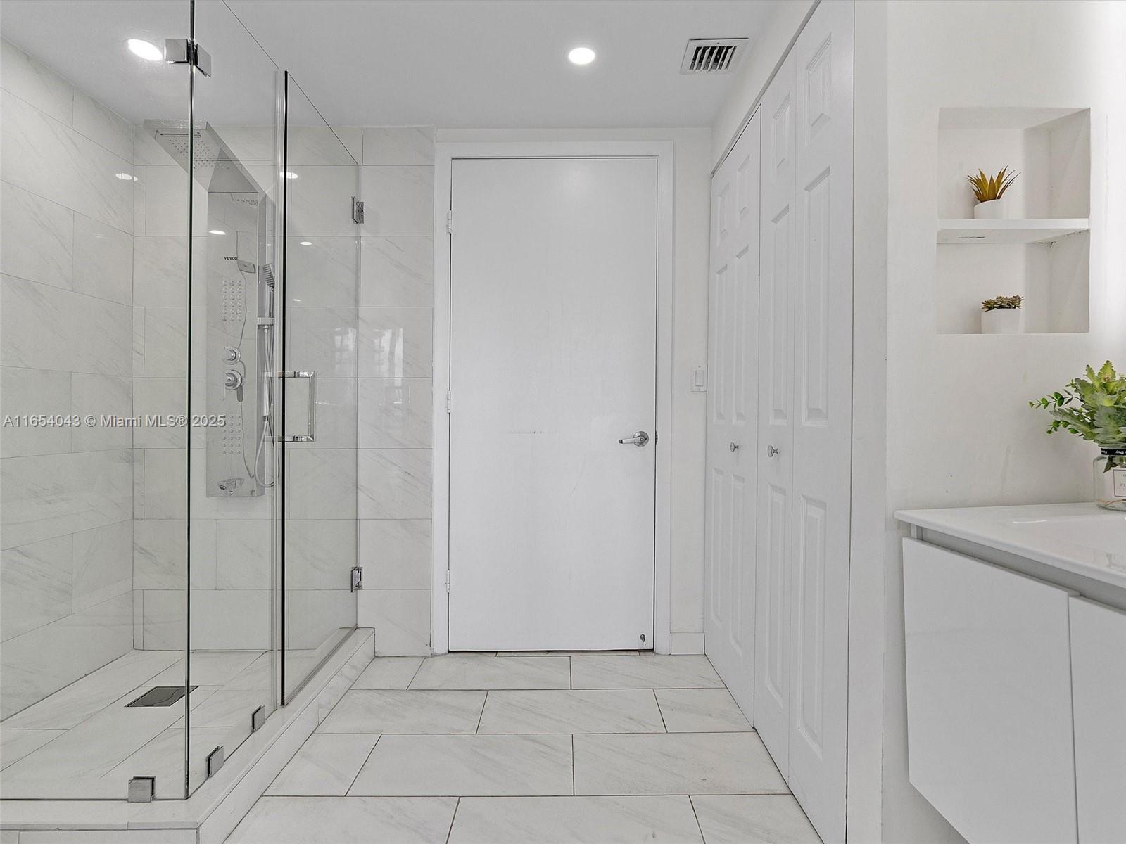495 Brickell Ave #BAY707, Miami FL 33131