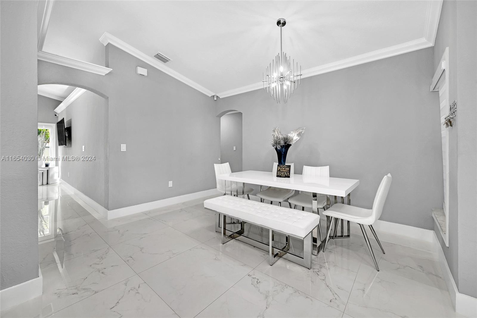 Listing Photo 10