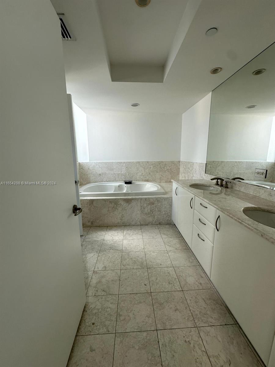 1331 Brickell Bay Dr #2208, Miami FL 33131