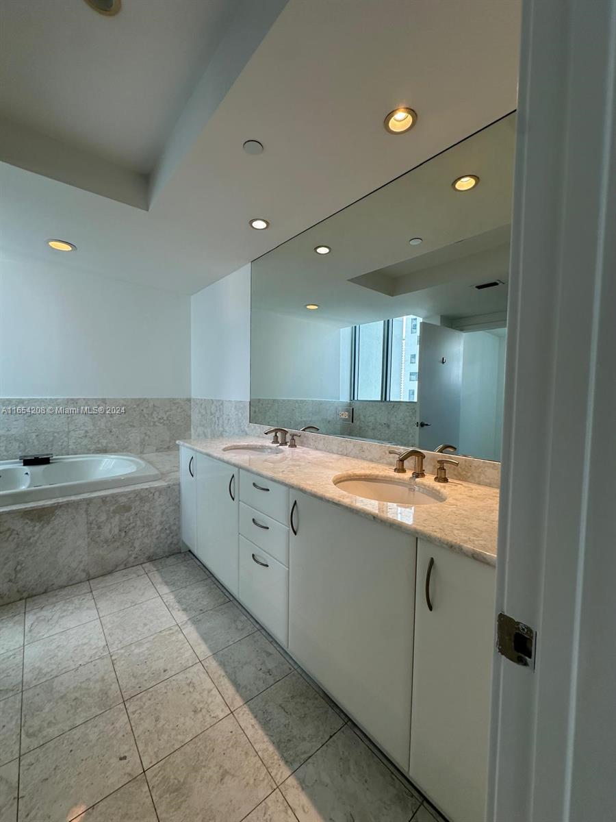 1331 Brickell Bay Dr #2208, Miami FL 33131
