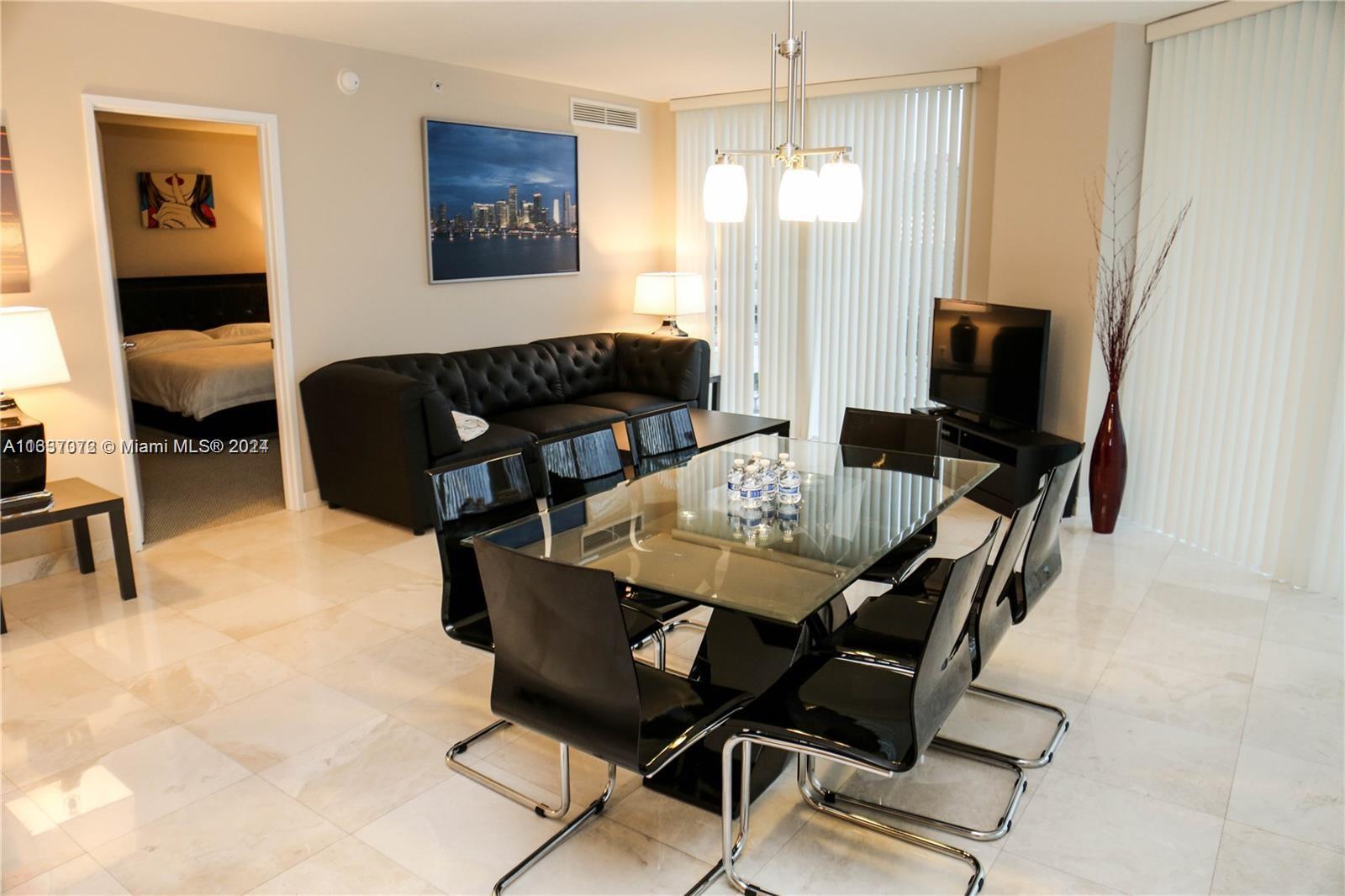 Apartamento à Venda em Sunny Isles Beach, FL