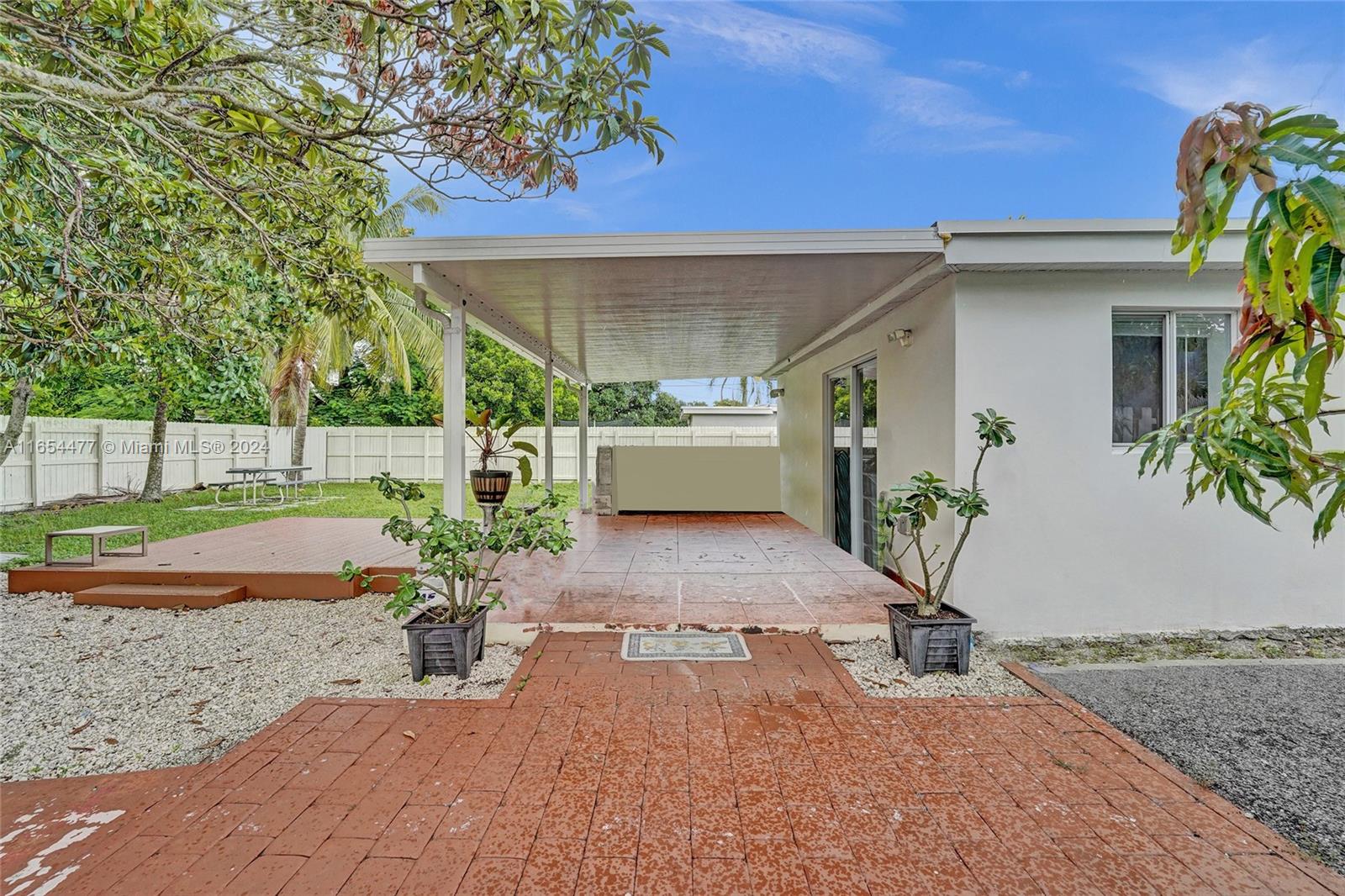 Listing Photo 24