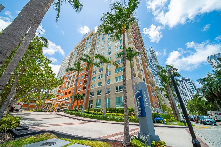 This stunning unit features a breathtaking view of Biscayne Bay. Located near entertainment, shopping, Downtown Miami, beaches, airport, and seaport.  Also, just a short walk from Biscayne Boulevard where public transportation can be accessed.  The bedroom has a large walk-in closet with plenty of storage space. amenities include 24-hour security, heated swimming pool, fully equipped fitness center, business center, community room with billiards table, and wet bar.  All data, including all measurements and calculations of area, is obtained from various sources and has not been, and will not be, verified by broker or MLS. All information should be independently reviewed and verified for accuracy.