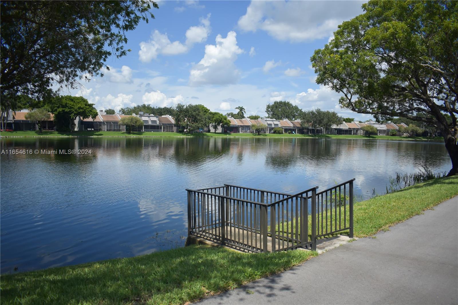 1000 Colony Point Cir #519, Pembroke Pines, Florida image 30