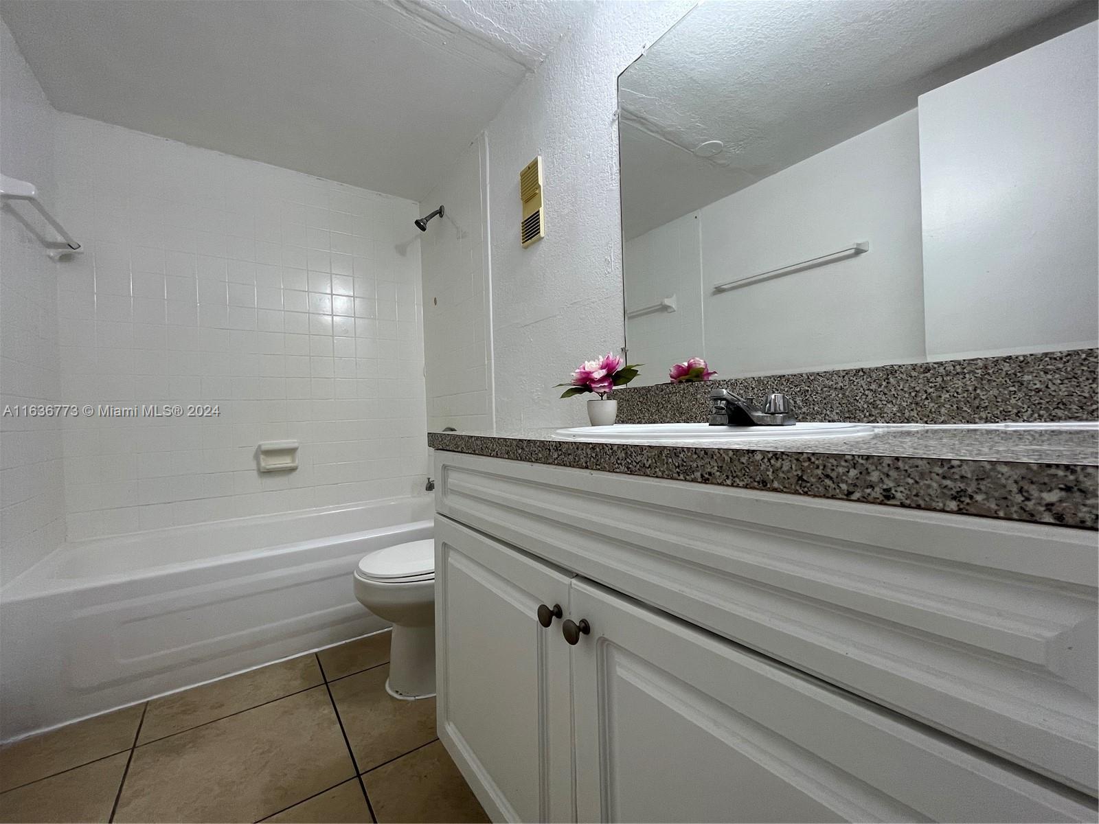 Residential, Hialeah, Florida image 14