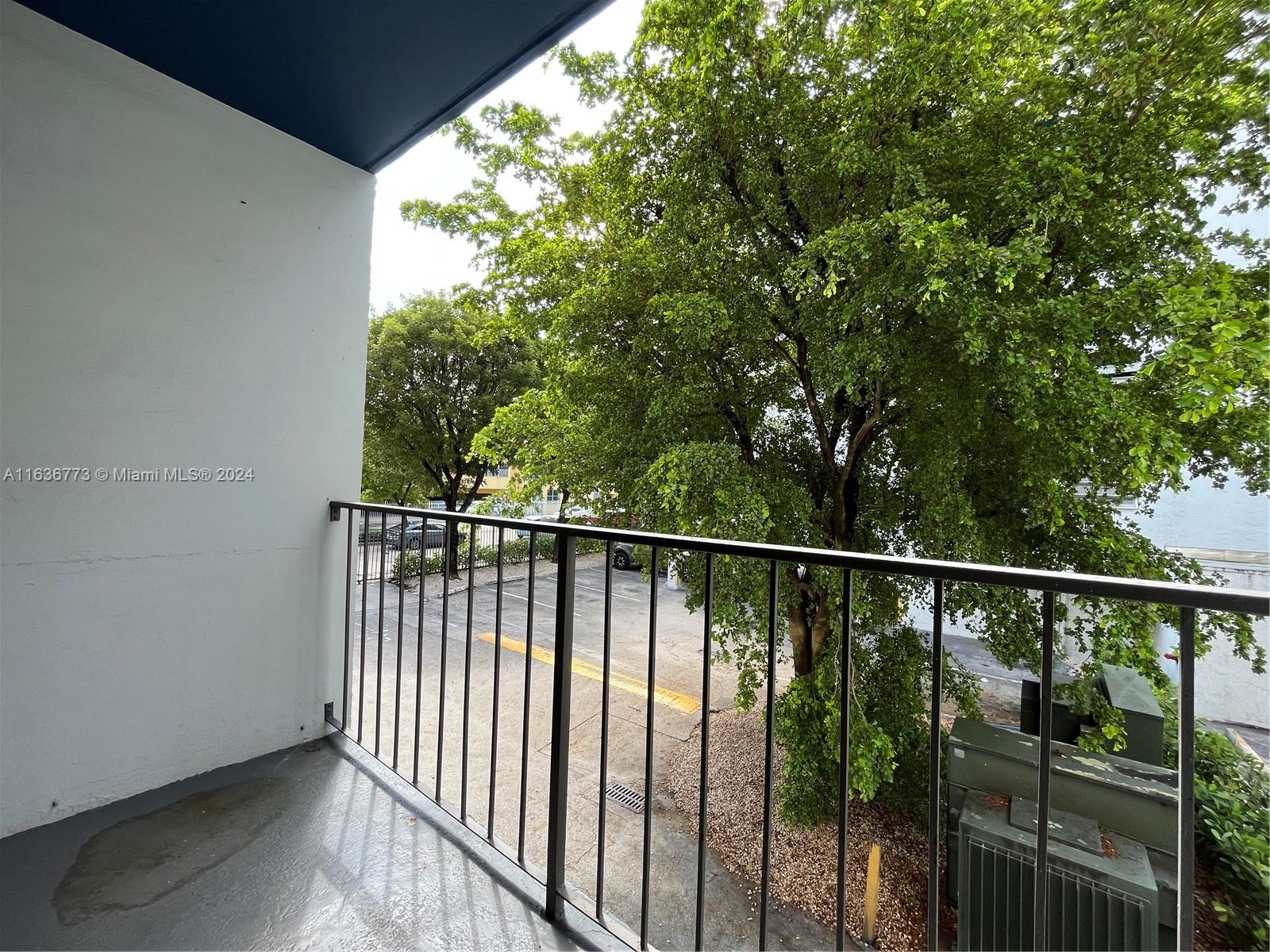 Residential, Hialeah, Florida image 20