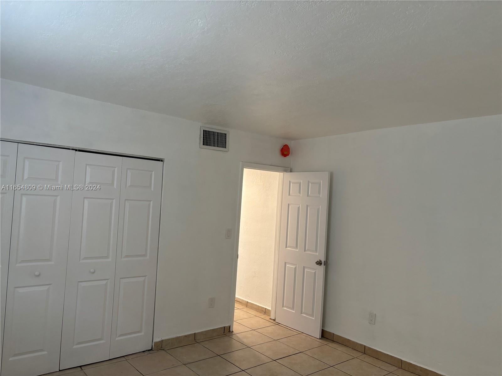 1245 W 24th St #102, Hialeah, Florida image 5