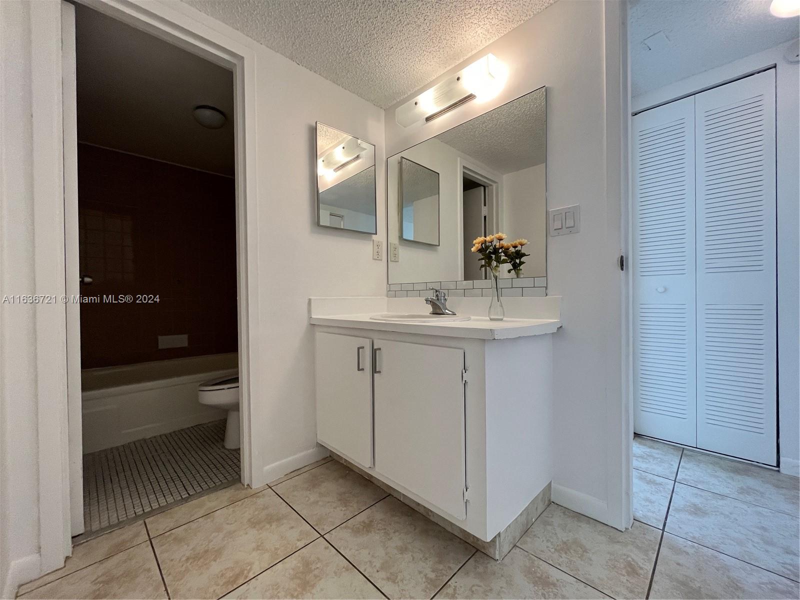 Residential, Deerfield Beach, Florida image 12