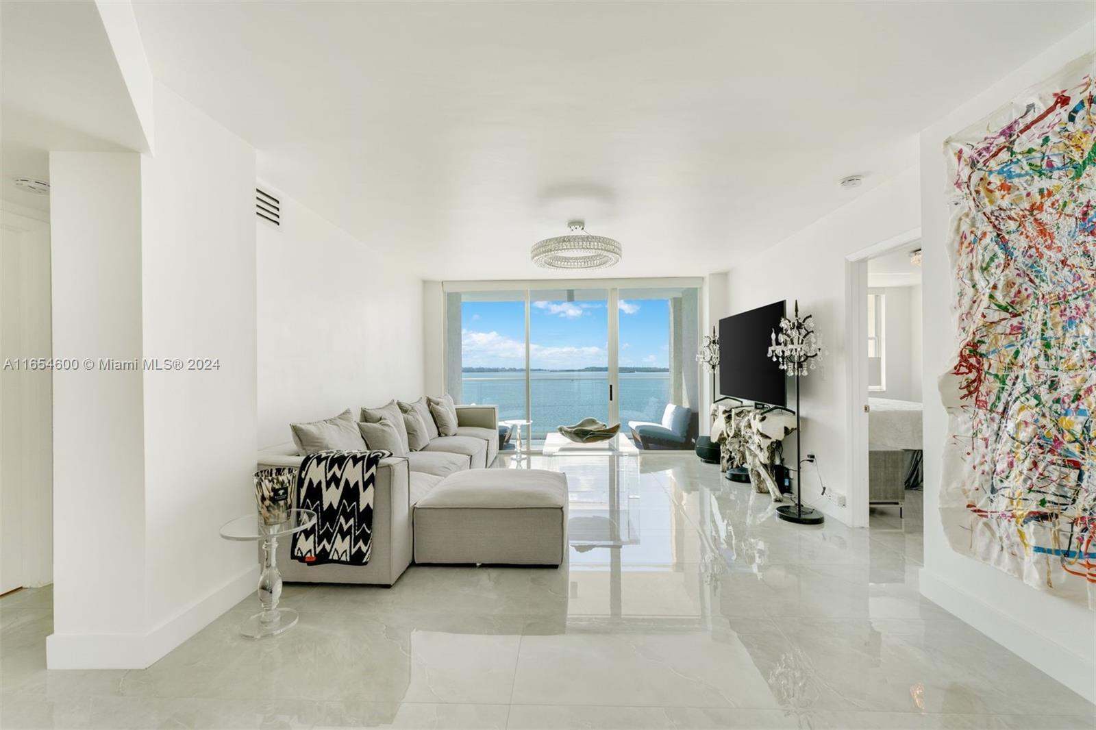 800 Claughton Island Dr #1002, Miami FL 33131