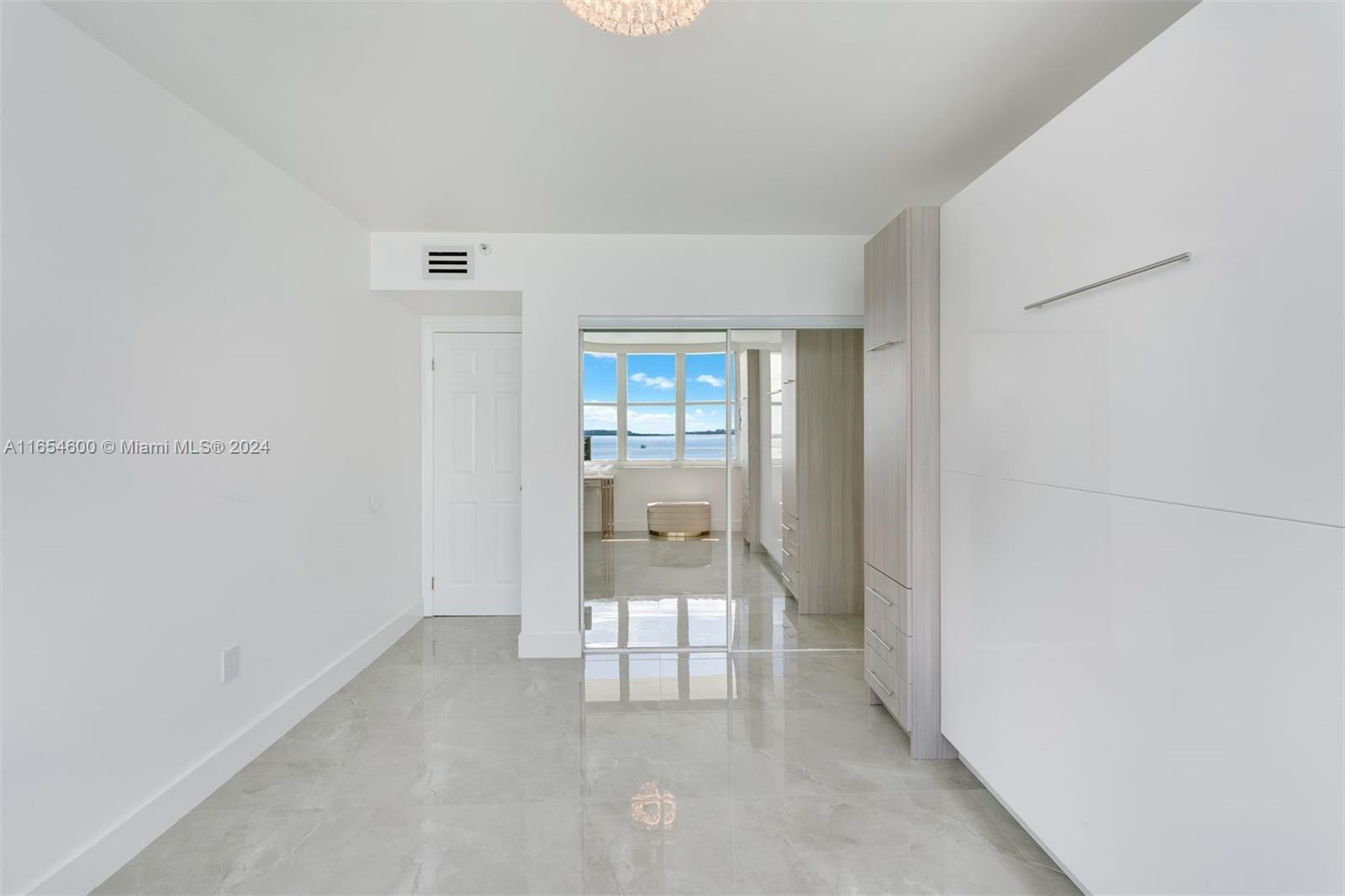 800 Claughton Island Dr #1002, Miami FL 33131
