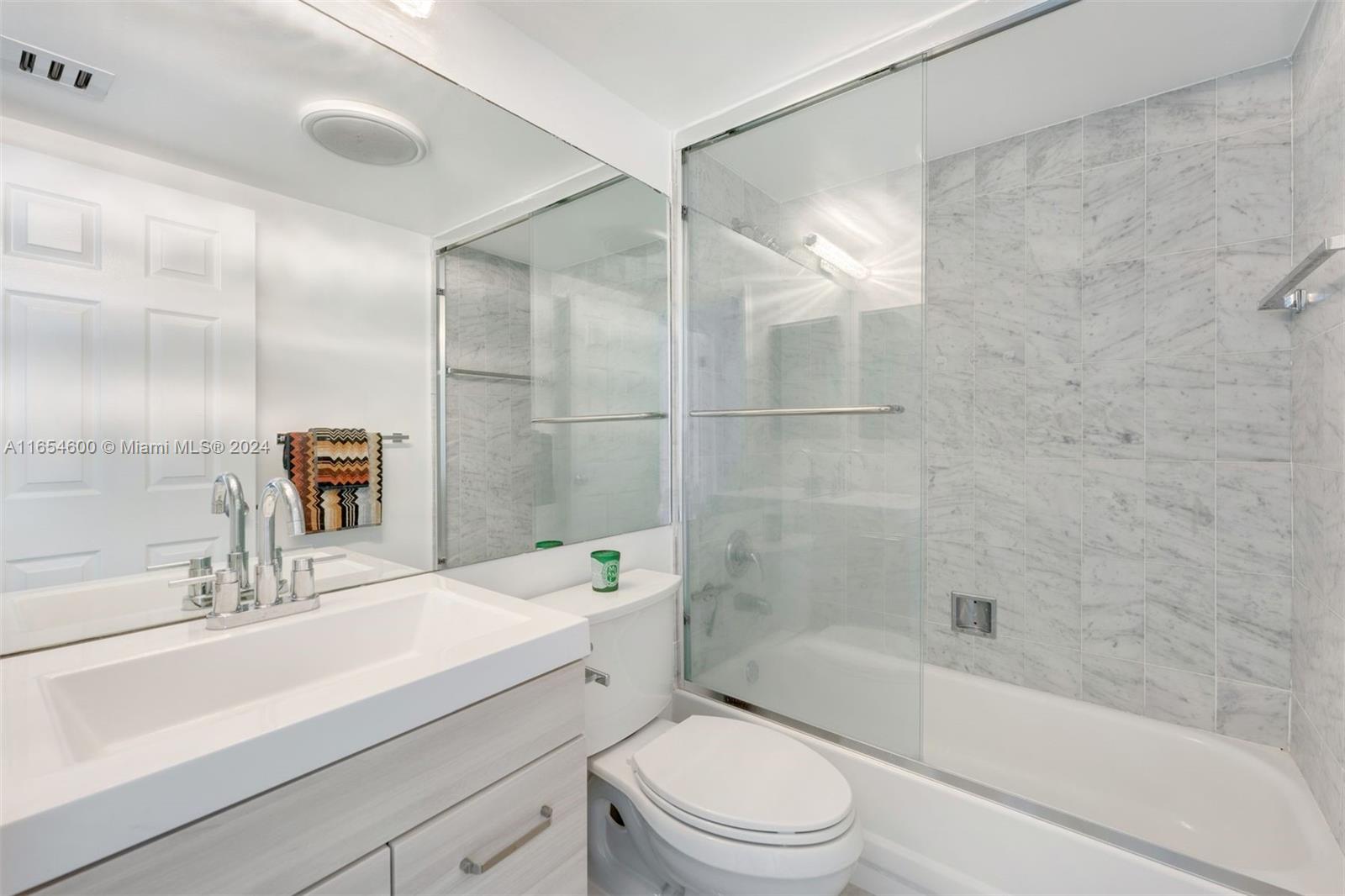 800 Claughton Island Dr #1002, Miami FL 33131